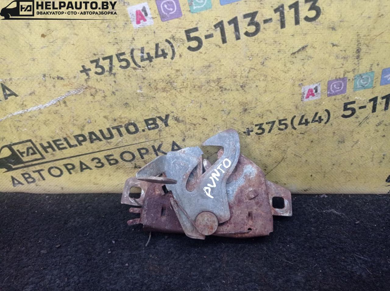 замок капота Fiat Punto 2 поколение 2002, 1.8 л., 188 A6.000, бензин, МКПП, серый, хетчбэк 3 дв., передний привод - фото №1
