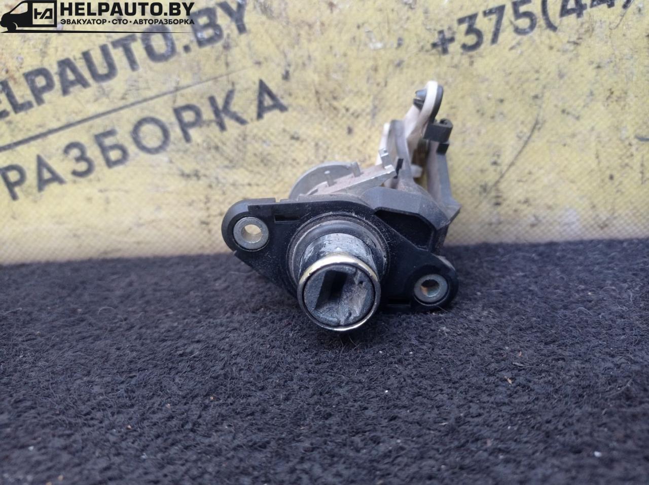 кнопка открытия багажника Opel Astra F 1992, 1.4 л., C 14 NZ, бензин, МКПП, красный, хетчбэк 5 дв., передний привод - фото №1
