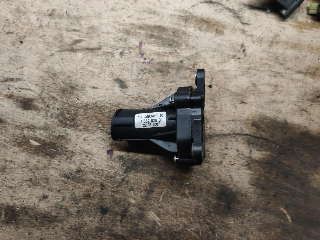 Механизм аварийной разблокировки АКПП BMW X5 E70 2007, 4.8 л., N62 B48 A, бензин, 7582629 - фото №1