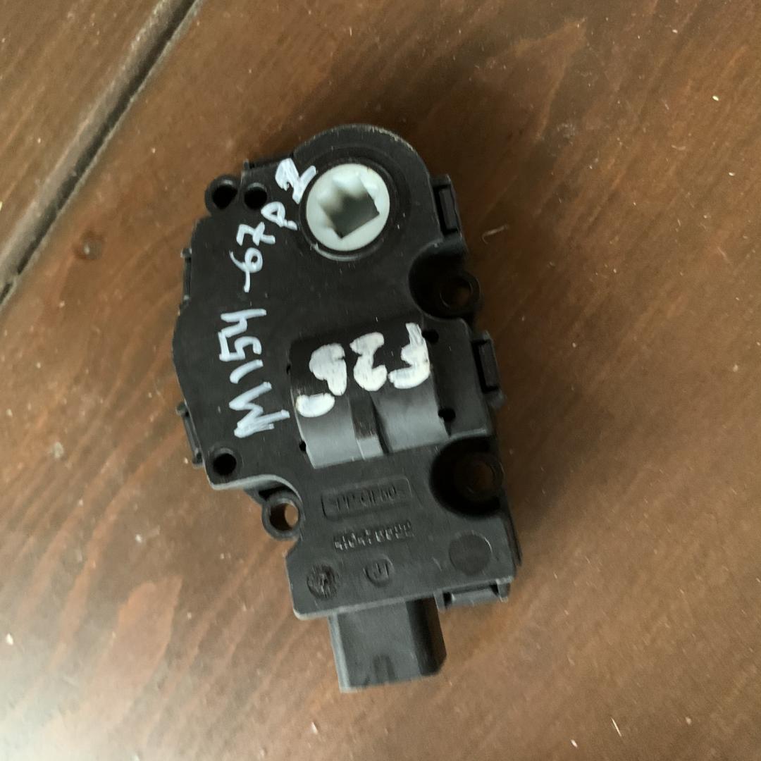 Заслонка печки/климат-контроля BMW X3 F25 2013, 2.0 л., N47 D20 C, дизель, АКПП, черный, внедорожник 5 дв., EFB43605, 200620142B - фото №1