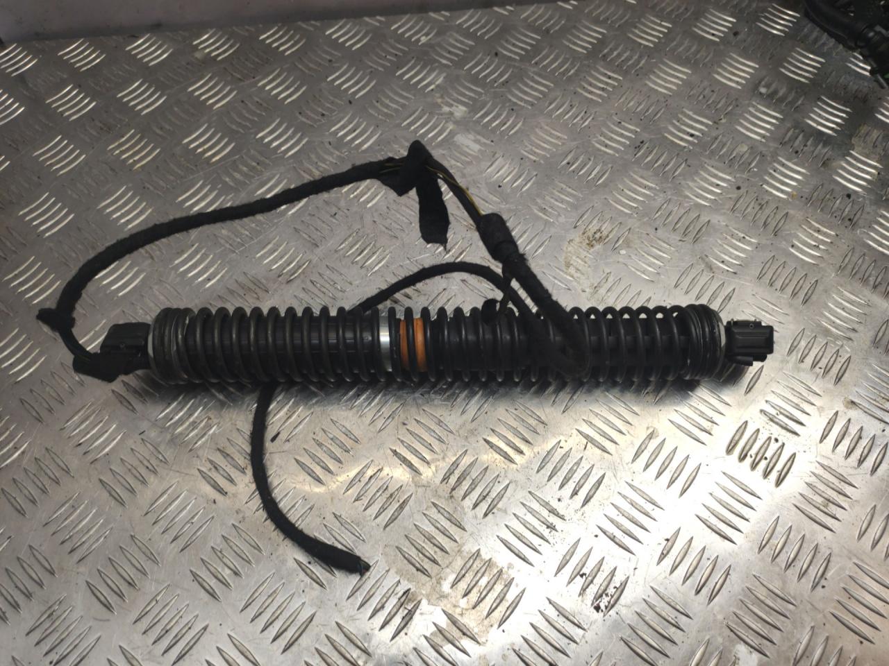 амортизатор крышки багажника (3-5 двери) BMW 7 серия F01/F02 2012, 7185714 - фото №1