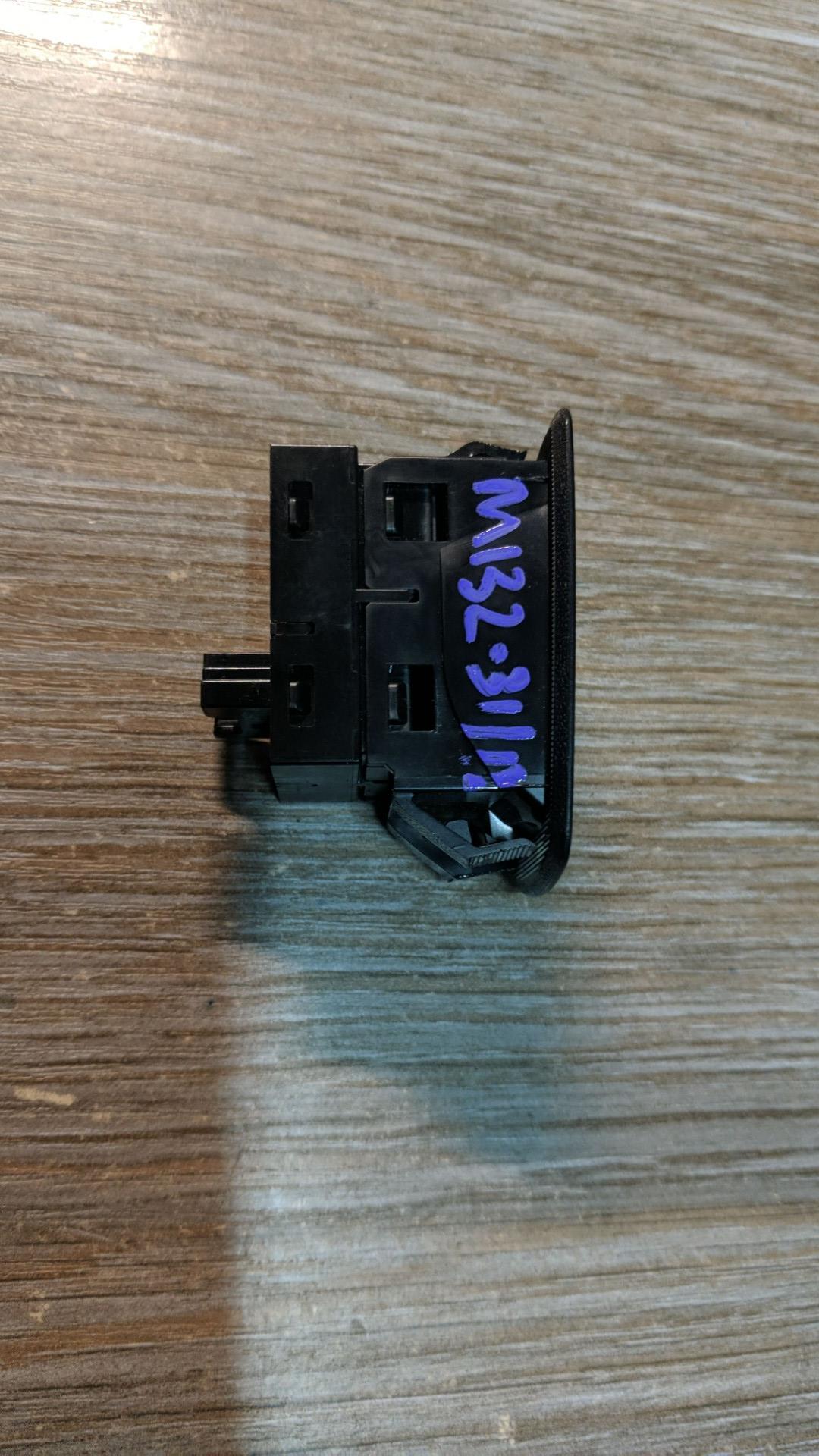 кнопка стеклоподъемника двери задней левой BMW X5 F15 2014, 3.0 л., N57 D30 A, дизель, АКПП, внедорожник 5 дв., 9361936 - фото №1