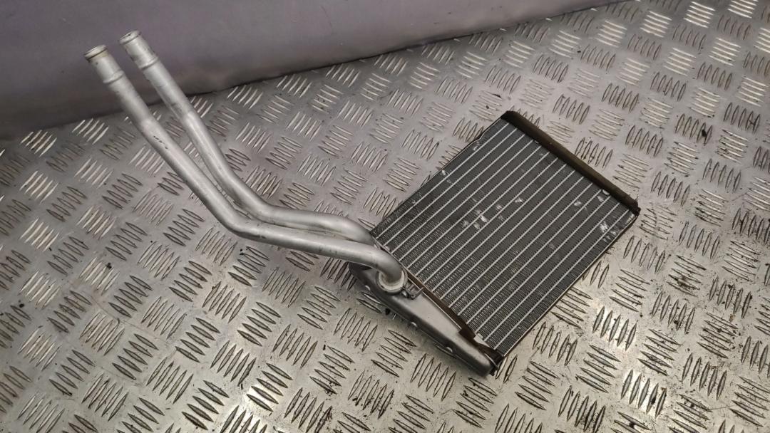 радиатор отопителя (печки) BMW 3 серия E90/E91/E92/E93 2007, 3.0 л., N53 B30 A, бензин, МКПП, мокрый асфальт, седан - фото №1