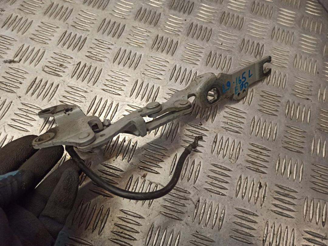 петля капота левая BMW 3 серия E90/E91/E92/E93 2007, 2.0 л., M47 D20 (204D4), дизель, АКПП, седан, 7115263 - фото №1