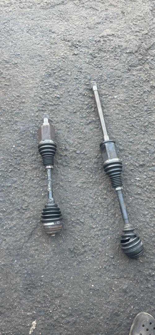 полуось (приводной вал, ШРУС) BMW 5 серия F07/F10/F11 2010, 3.5 л., бензин - фото №1