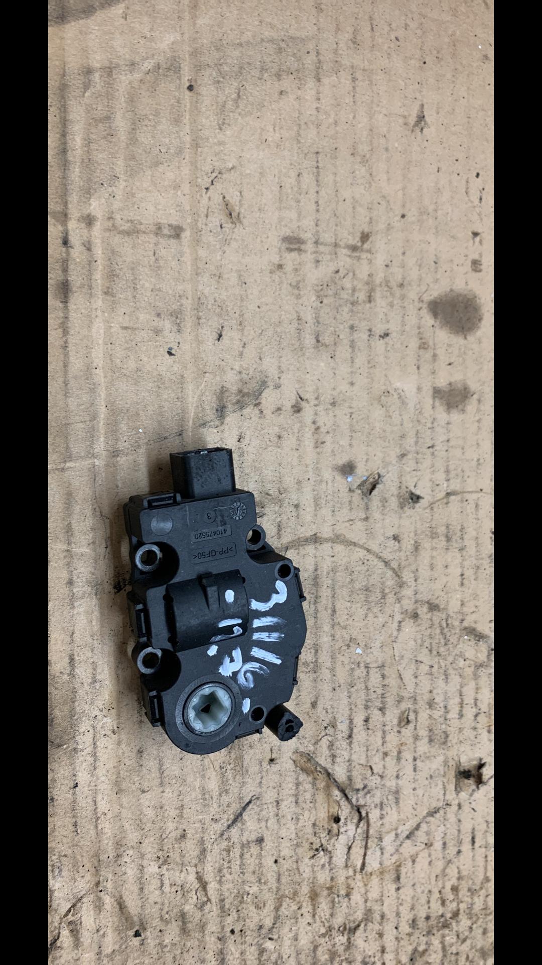 моторчик заслонки печки BMW X5 E70 2007, 4.8 л., N62 B48 B, бензин, АКПП, черный, внедорожник 5 дв., 2650750 - фото №1