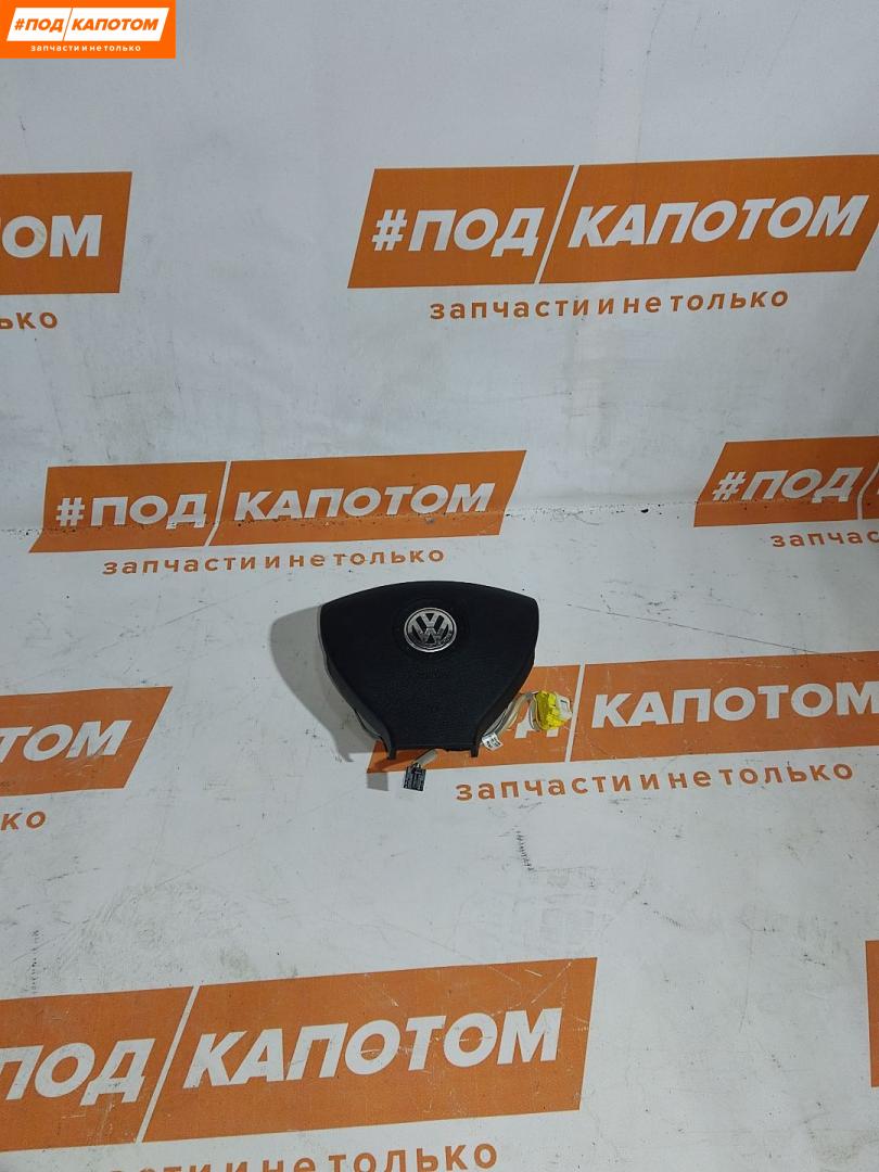 подушка безопасности водителя Volkswagen Tiguan 1 поколение 2009, 2.0 л., CAWB, бензин, АКПП, внедорожник 5 дв., полный привод, 1K0880201CB - фото №1