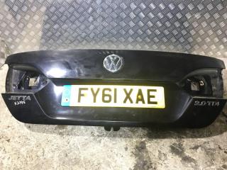 кнопка открытия багажника Volkswagen Jetta 6 поколение 2011, 2.0 л., CFFB, дизель, 6МКПП, чёрный, седан, передний привод, правый руль, 5N0827566T