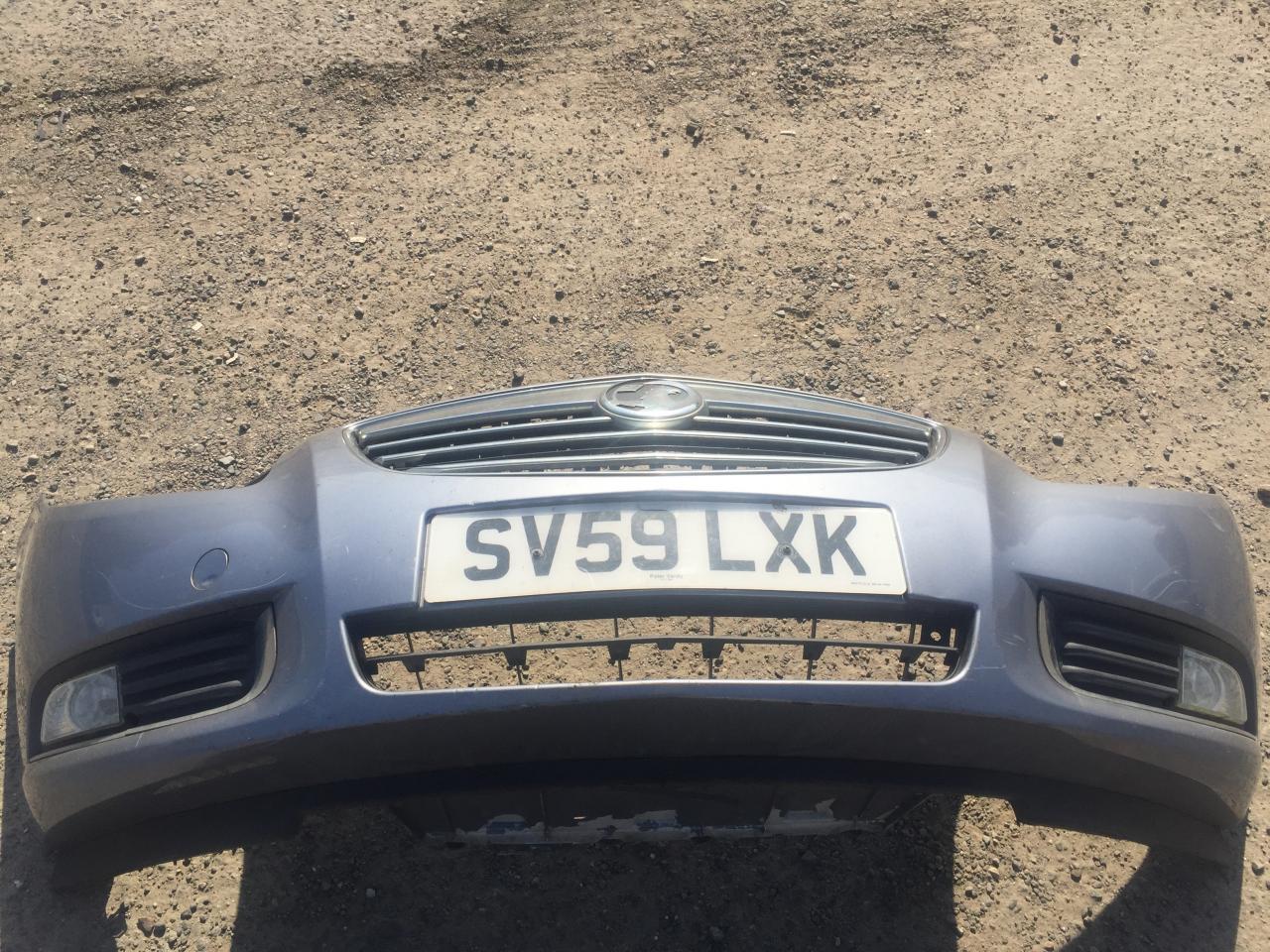 бампер передний Opel Insignia 1 поколение (A) 2009, 2.0 л., A 20 DTH, дизель, 6МКПП, lichtsilber / gbj, универсал, передний привод, правый руль, 13238286 - фото №1